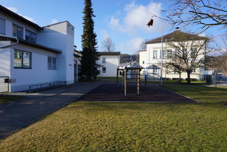 Schulhof Weidach 02 768x513