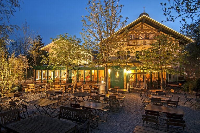3 Landhaus Cafe Biergarten Abendstimmung 768x510