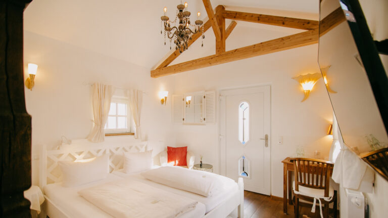 LandhausCafe Zimmer2020 manu photoanddesign.de 1 768x431